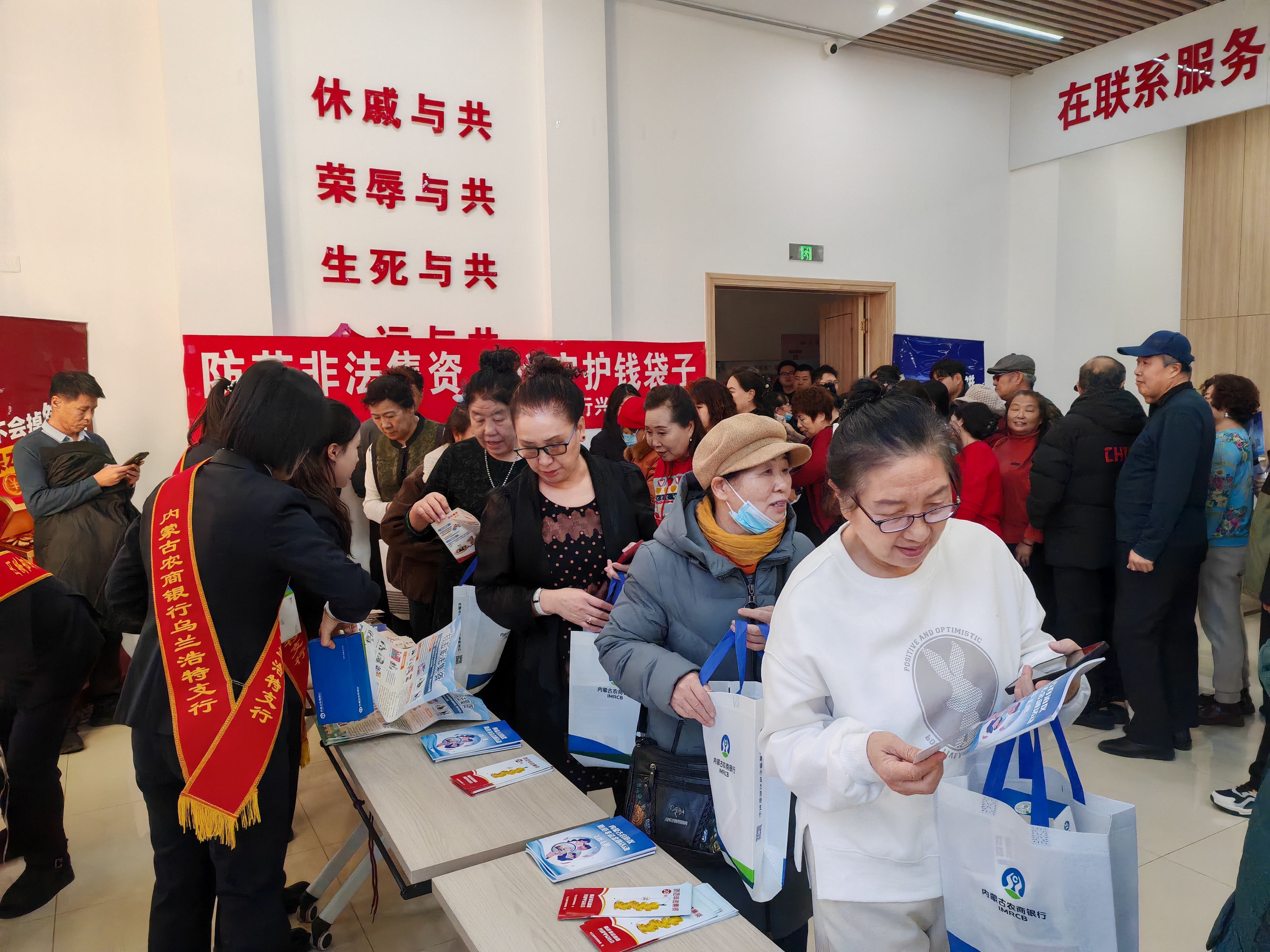 兴安盟财政局组织开展“七进”宣传活动